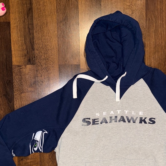 Men's Seattle Seahawks Hands High Pullover Hoodie (size XL) - Picture 4 of 7